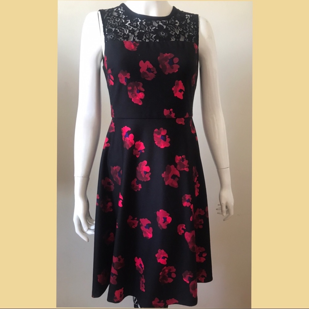 Floral blouse with black lace